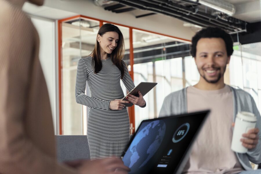 How Recruiters Can Outperform AI (By Working WITH It)